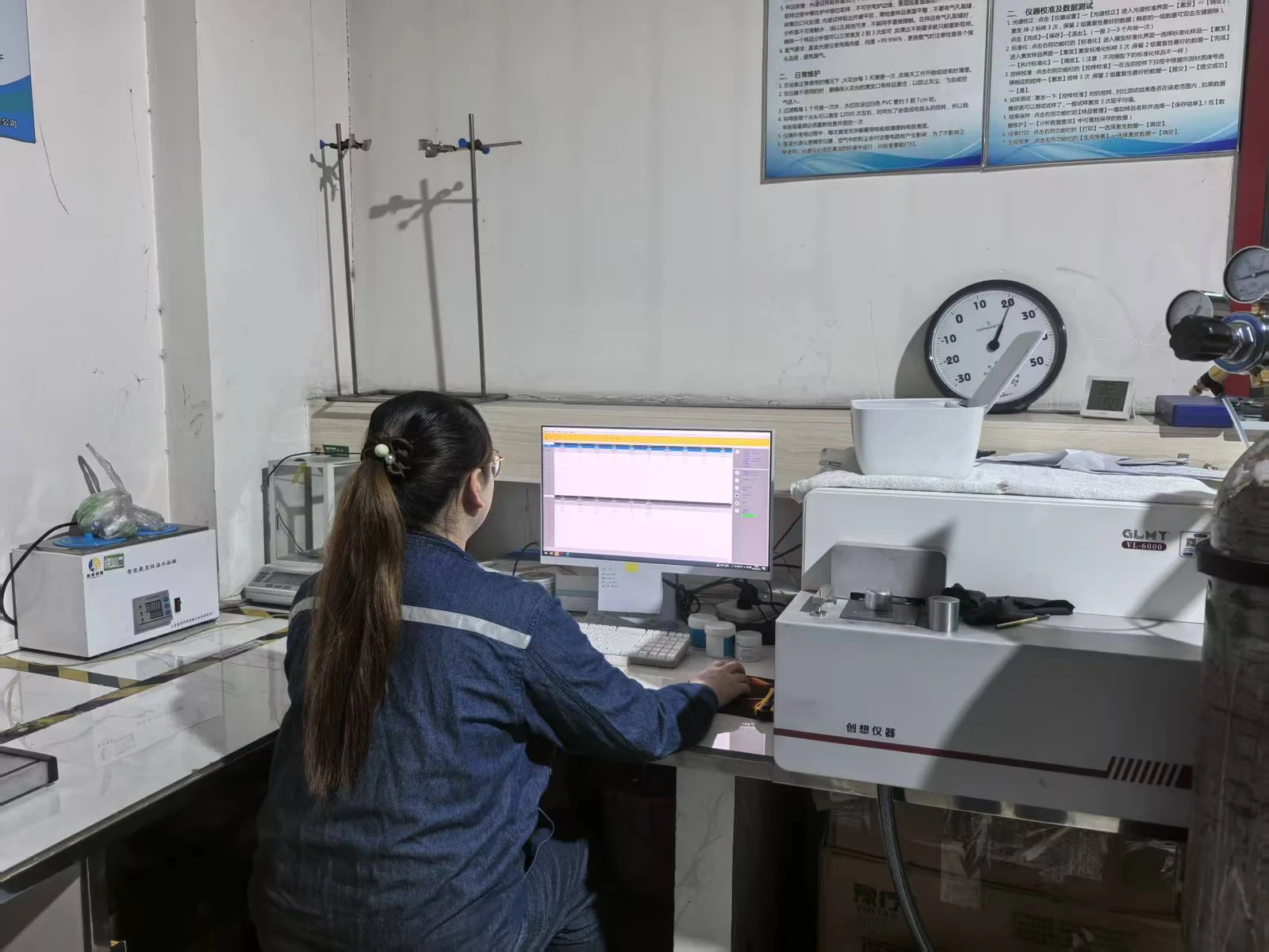 Quality inspection operator and laboratory equipment in the client-selected photograph
